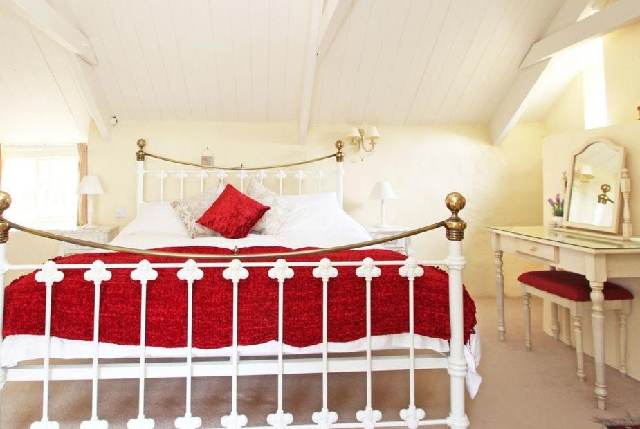 Meadowside Cottage, Characterful Grade 2 Listed Cottage Near To Wadebridge And Padstow Extérieur photo