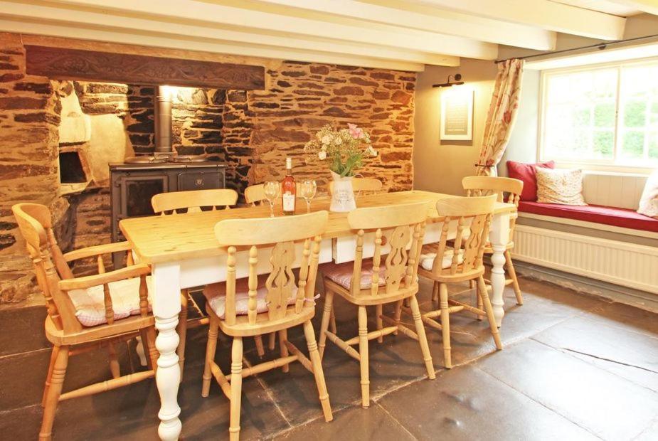 Meadowside Cottage, Characterful Grade 2 Listed Cottage Near To Wadebridge And Padstow Extérieur photo